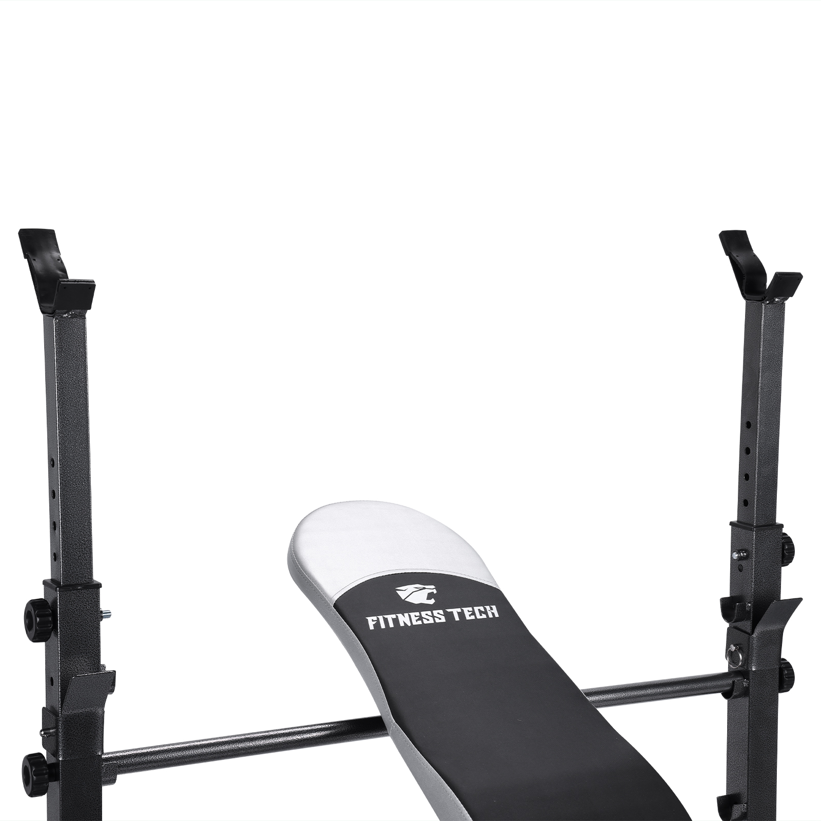 Banco de pesas con asiento blanco y negro. Dos montantes negros. Fondo blanco. Fitness Tech.