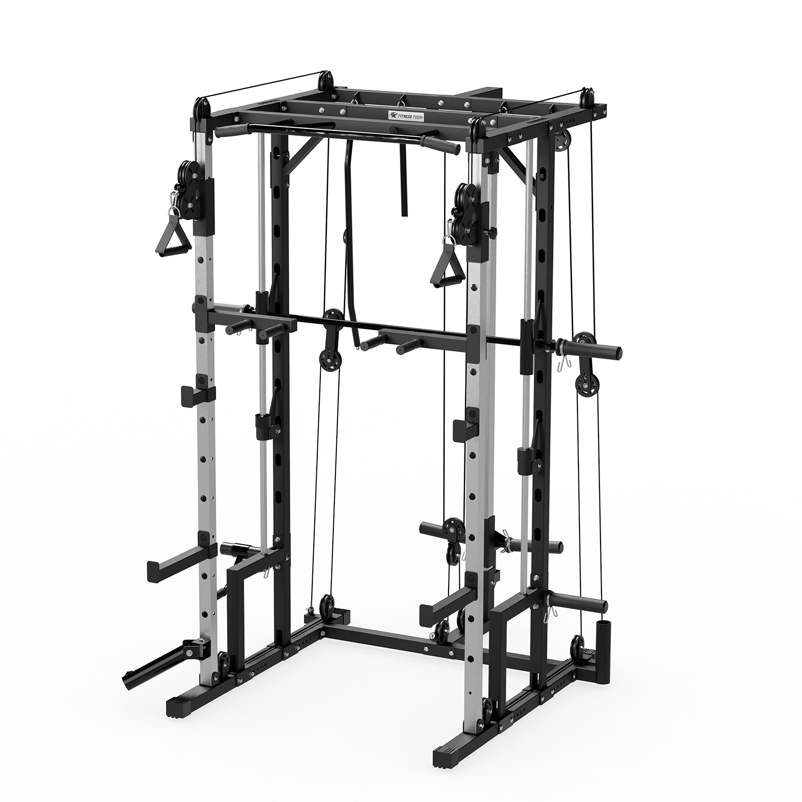 Máquina de gimnasio negra y plateada con múltiples estaciones y manijas, sobre fondo blanco.
