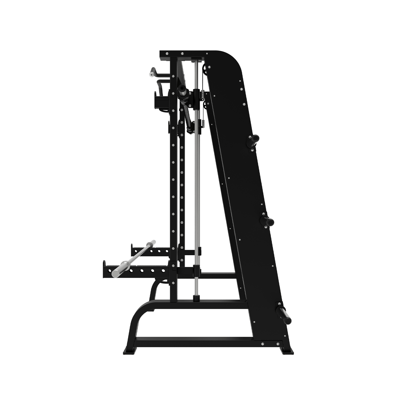 Máquina de gimnasio negra con barra. Tiene soportes verticales y marco metálico. Fondo blanco.