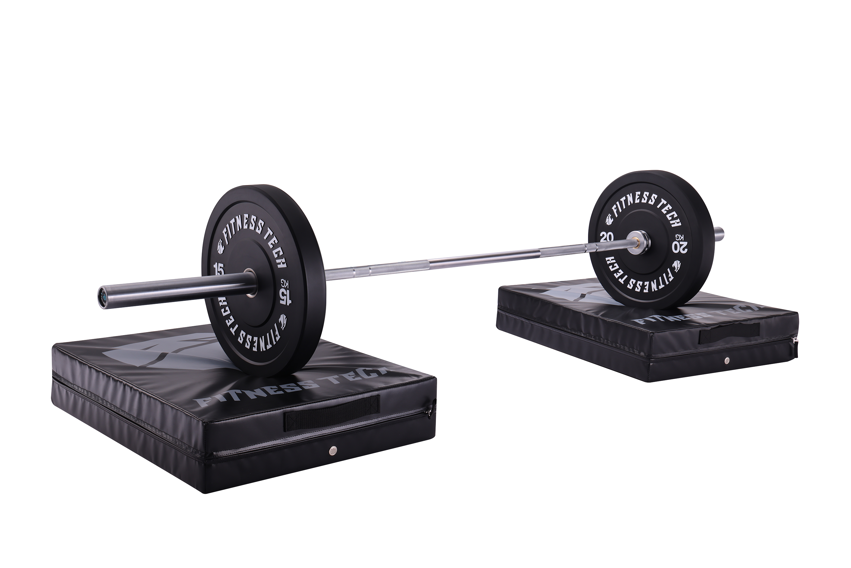 Una barra con pesas sobre dos almohadillas negras con el texto FITNESS TECH.