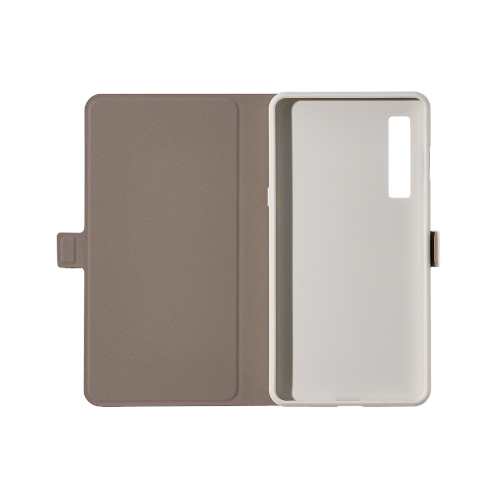 Funda de teléfono con dos partes: funda abierta y parte trasera del teléfono. Esquema de color marrón y blanco.