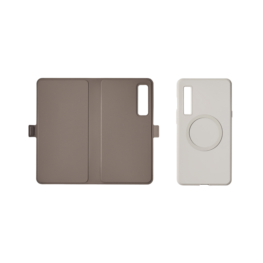 Funda de teléfono con dos partes: funda abierta y parte trasera del teléfono. Esquema de color marrón y blanco.