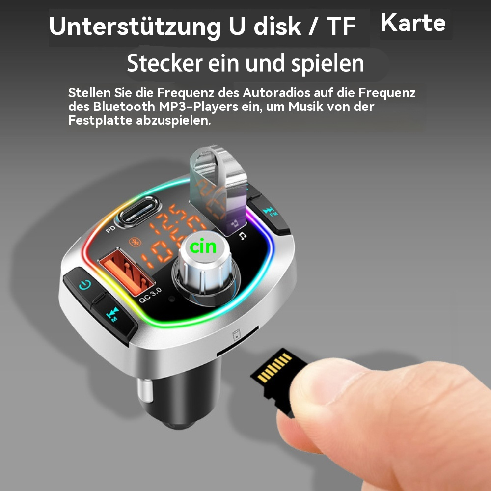 Auto-Audioadapter mit Bildschirm, USB-Anschlüssen und einer eingesetzten Speicherkarte.
