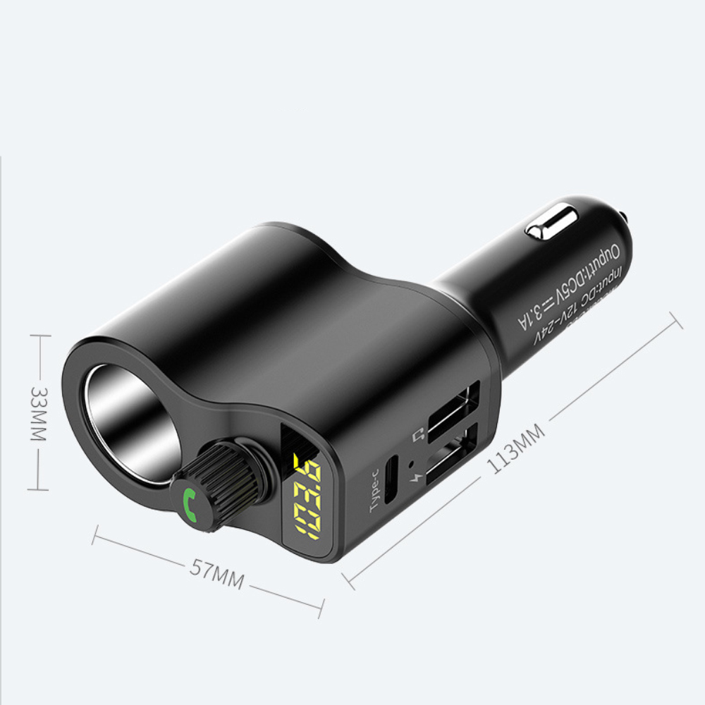Schwarzes Autoladegerät mit Digitalanzeige, zwei USB-Anschlüssen und abgebildeten Abmessungen. Mit Drehknopf.