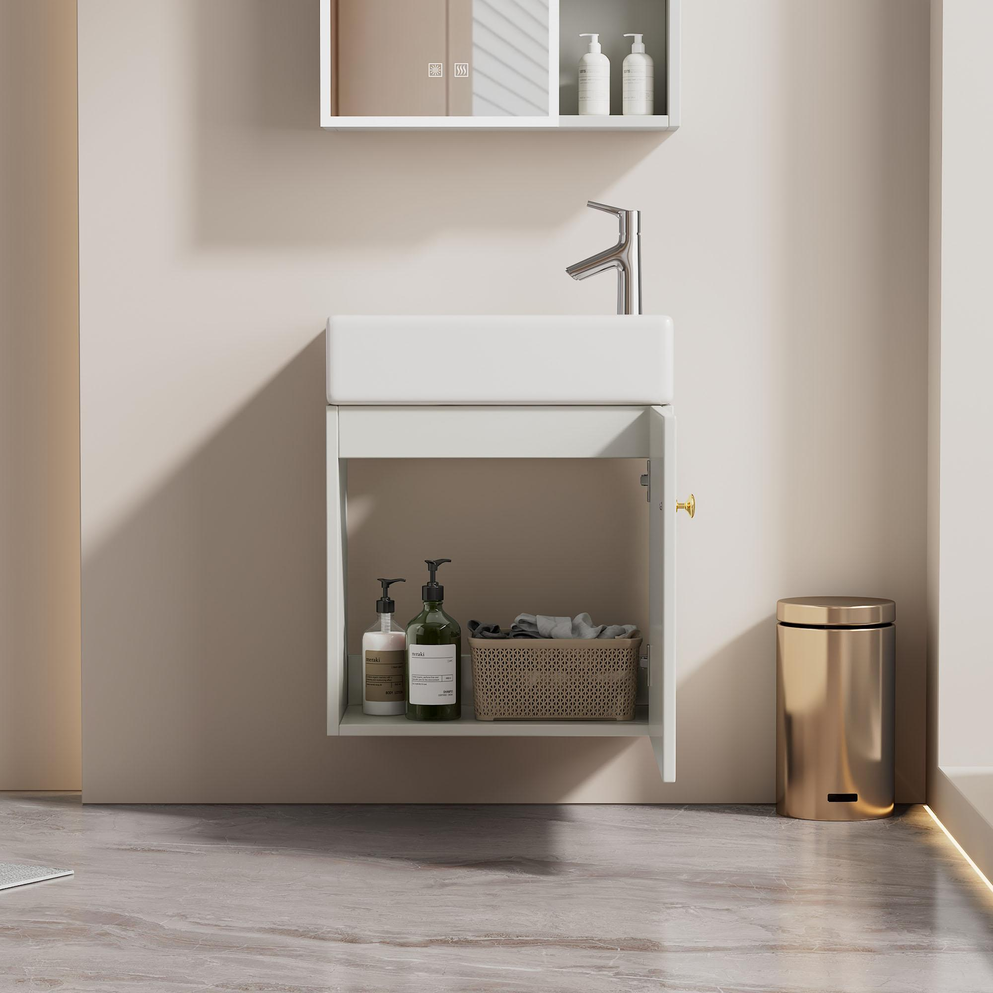Weißes Waschbecken mit Unterschrank. Enthält Seifenflaschen und einen Korb.