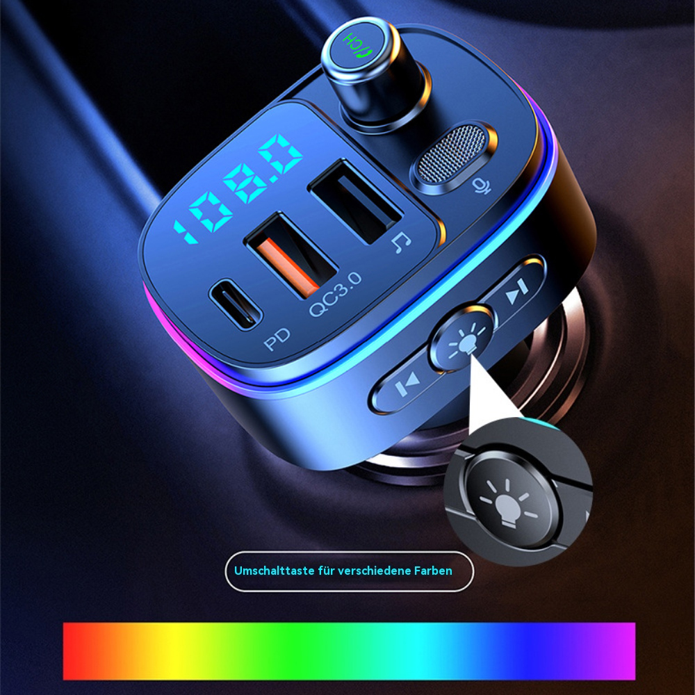 Autoladegerät mit Digitalanzeige und USB-Anschlüssen. Bunte Lichtakzente und Steuertasten.