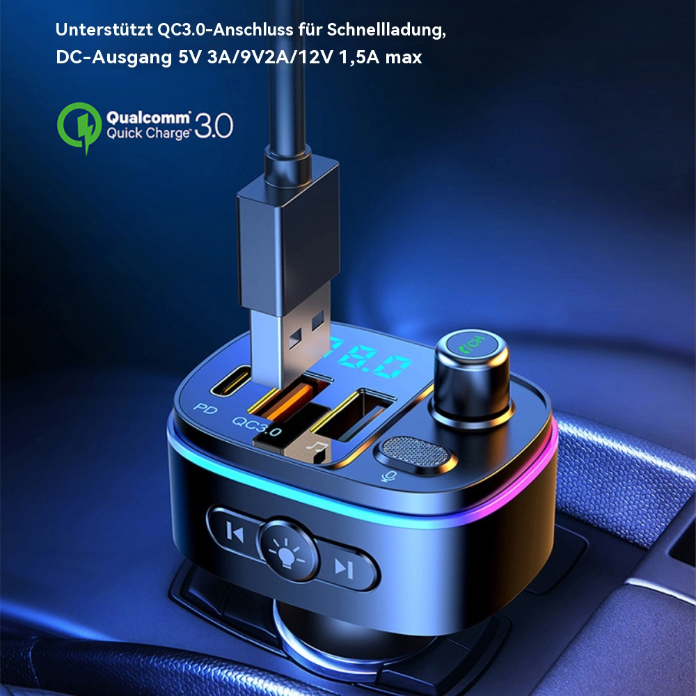 Autoladegerät mit USB-Anschlüssen, Digitalanzeige und Ladekabel. Farbige Lichtakzente.
