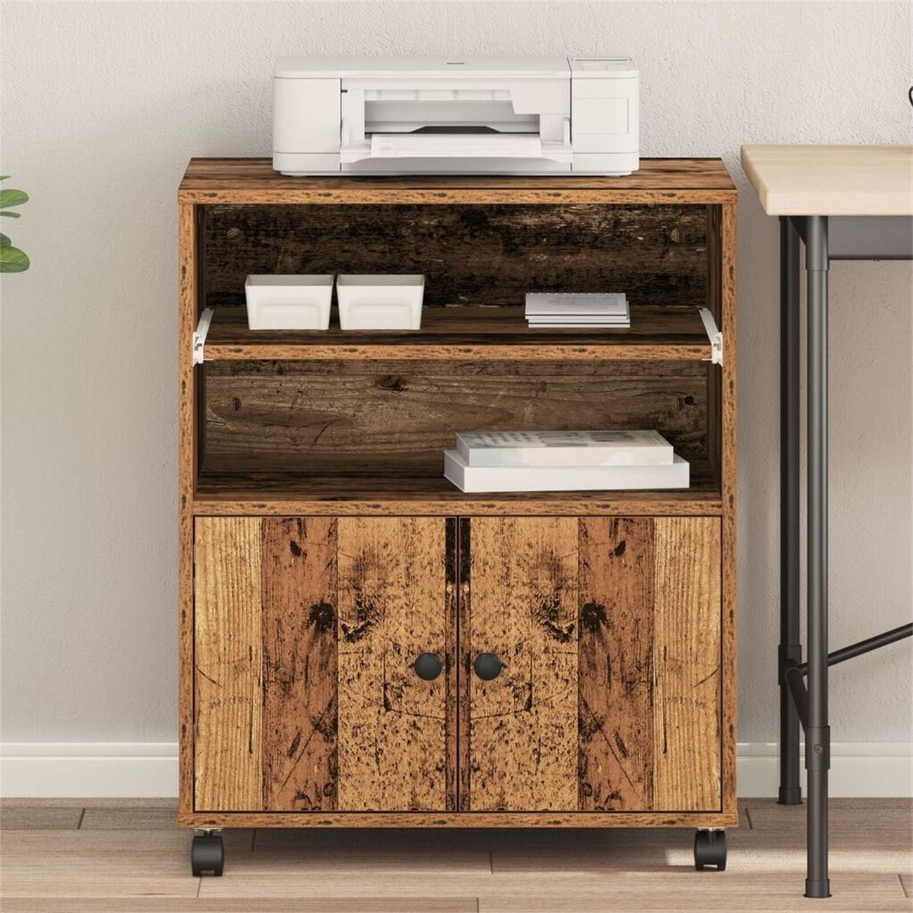 Holzschrank mit Drucker, offenen Regalen und schwarzen Rädern.
