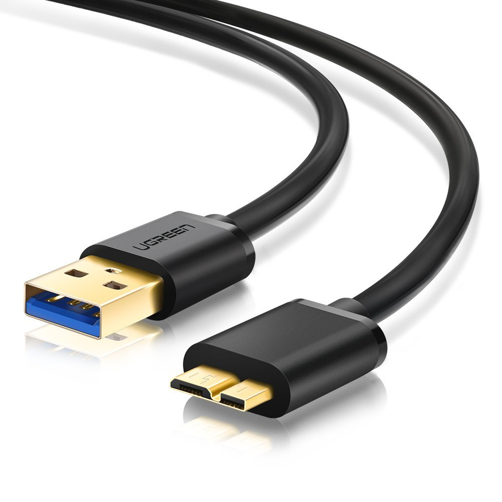 Een zwarte USB naar Micro USB-kabel. De kabel heeft een gouden USB-uiteinde.