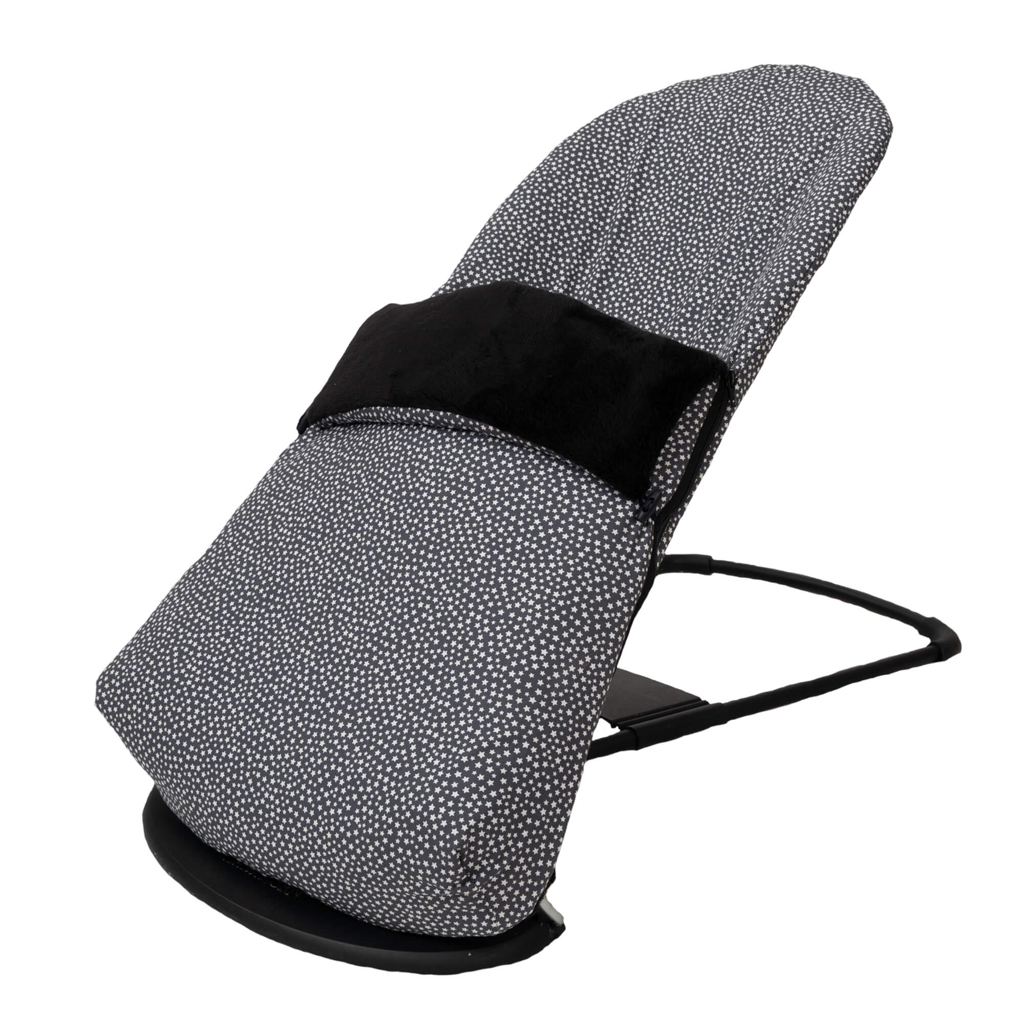 Silla de bebé con estampado de estrellas grises. Base negra, soporte para la cabeza negro.