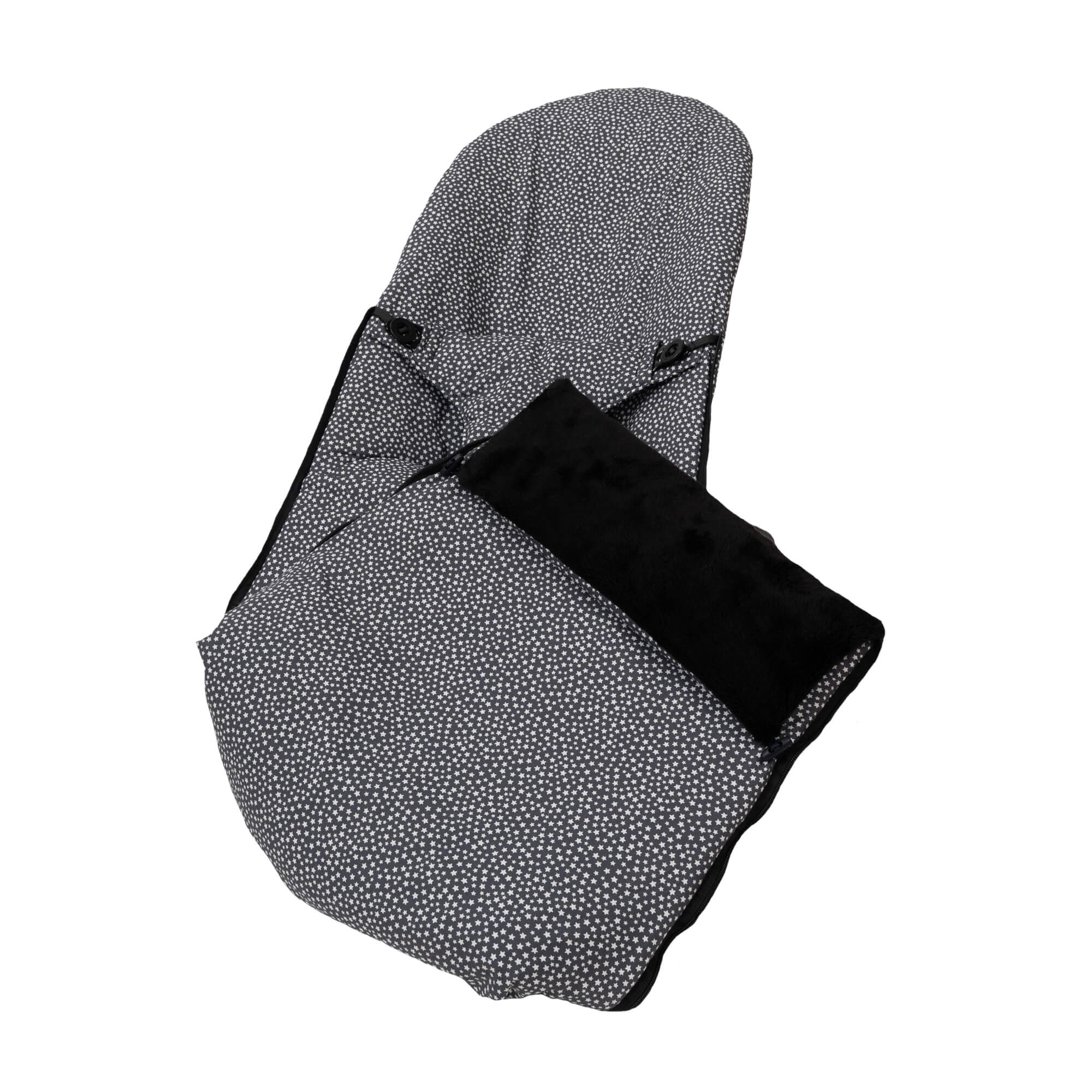 Inserto para asiento de coche para bebé con tela estampada con estrellas. Cuenta con reposacabezas negro.