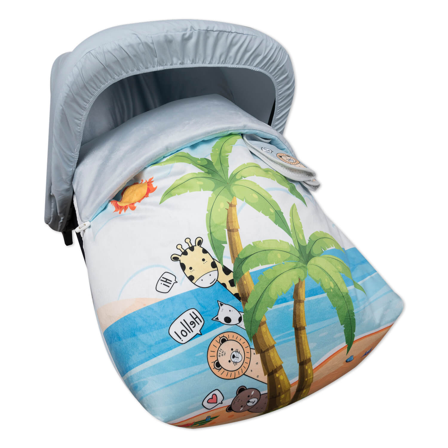 Inserto para cochecito de bebé con diseño de jirafa y escena de playa. Colores azul y blanco.