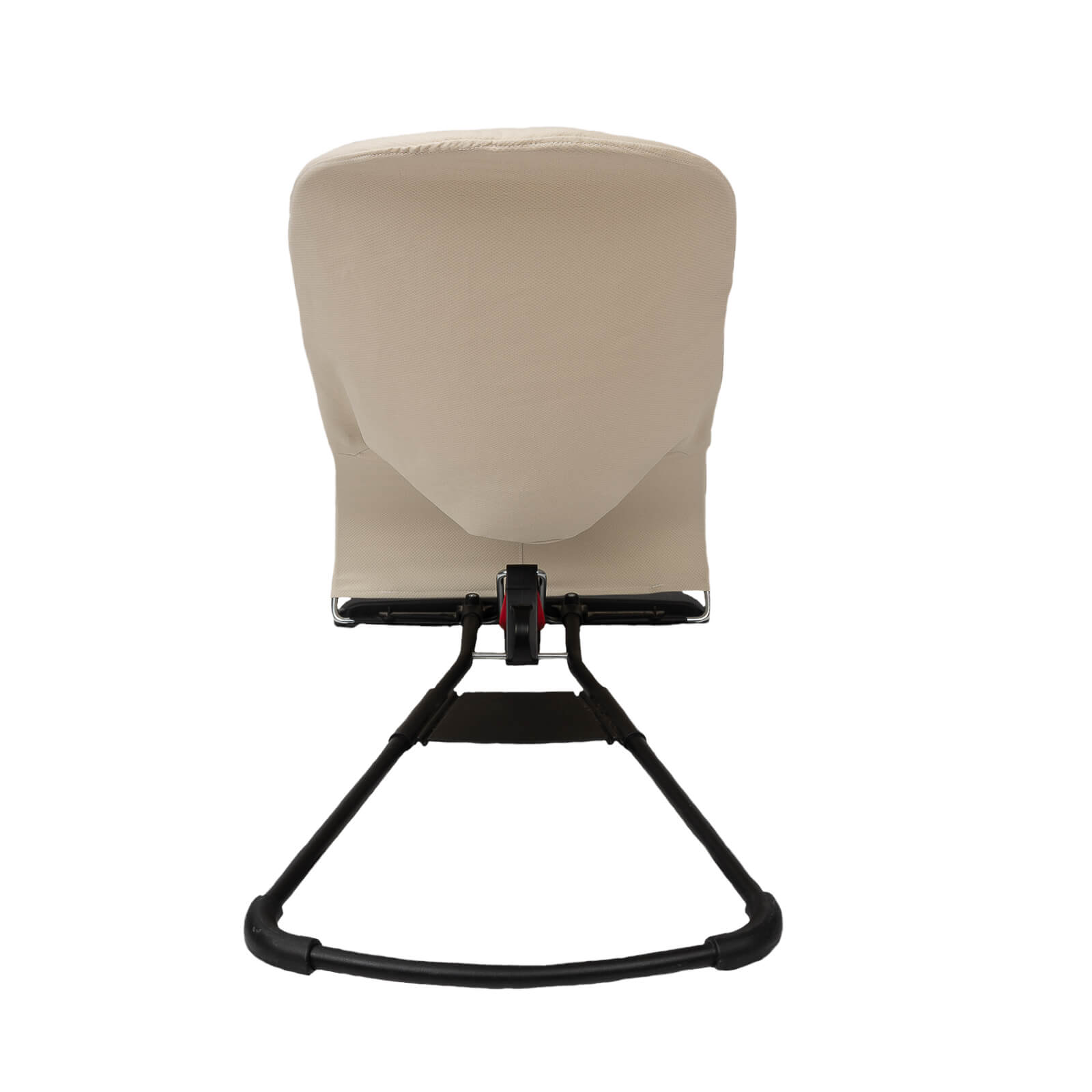 Silla mecedora para bebé beige, marco negro. El asiento está inclinado hacia atrás.
