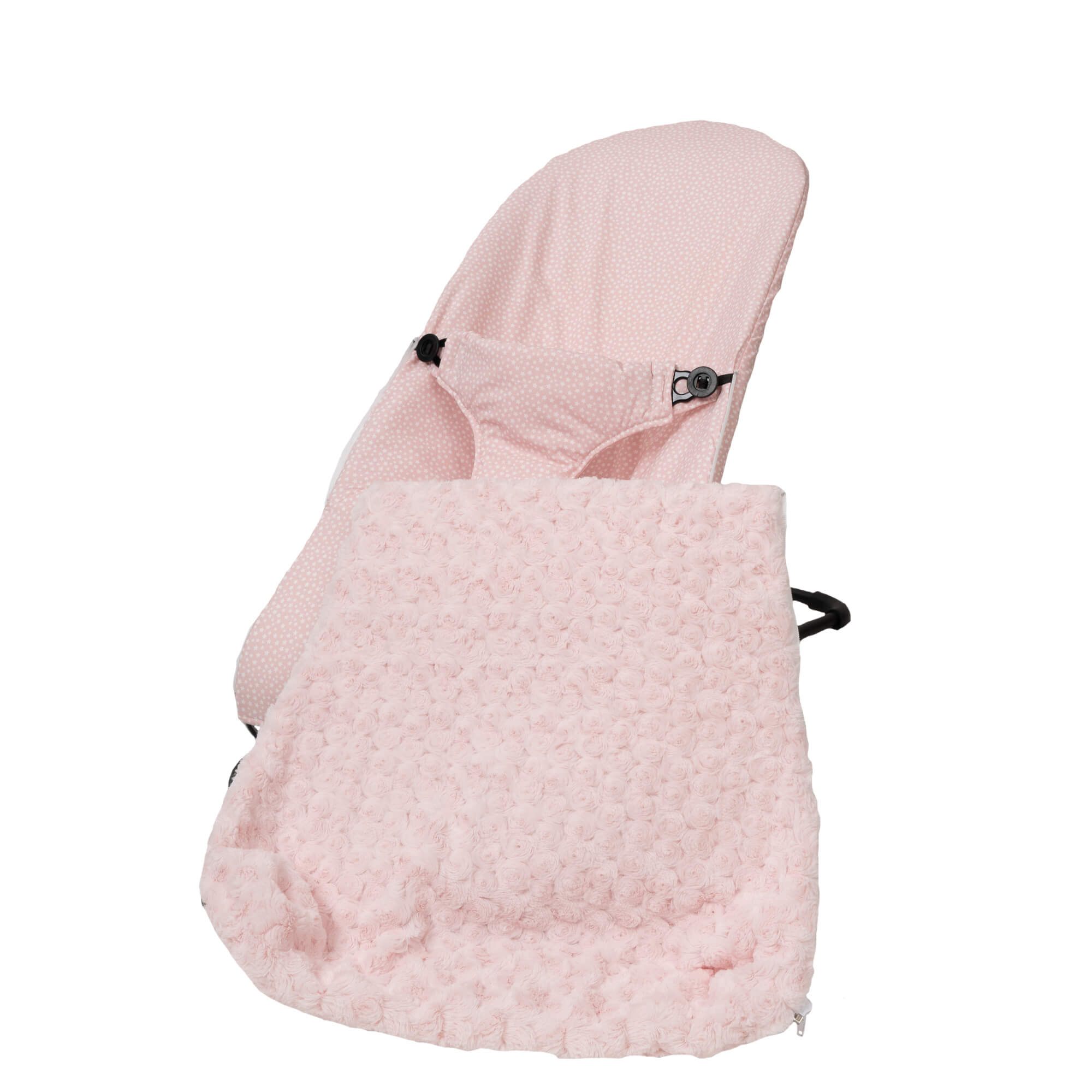 Hamaca para bebé con asiento rosa de lunares y una manta de piel rosa.