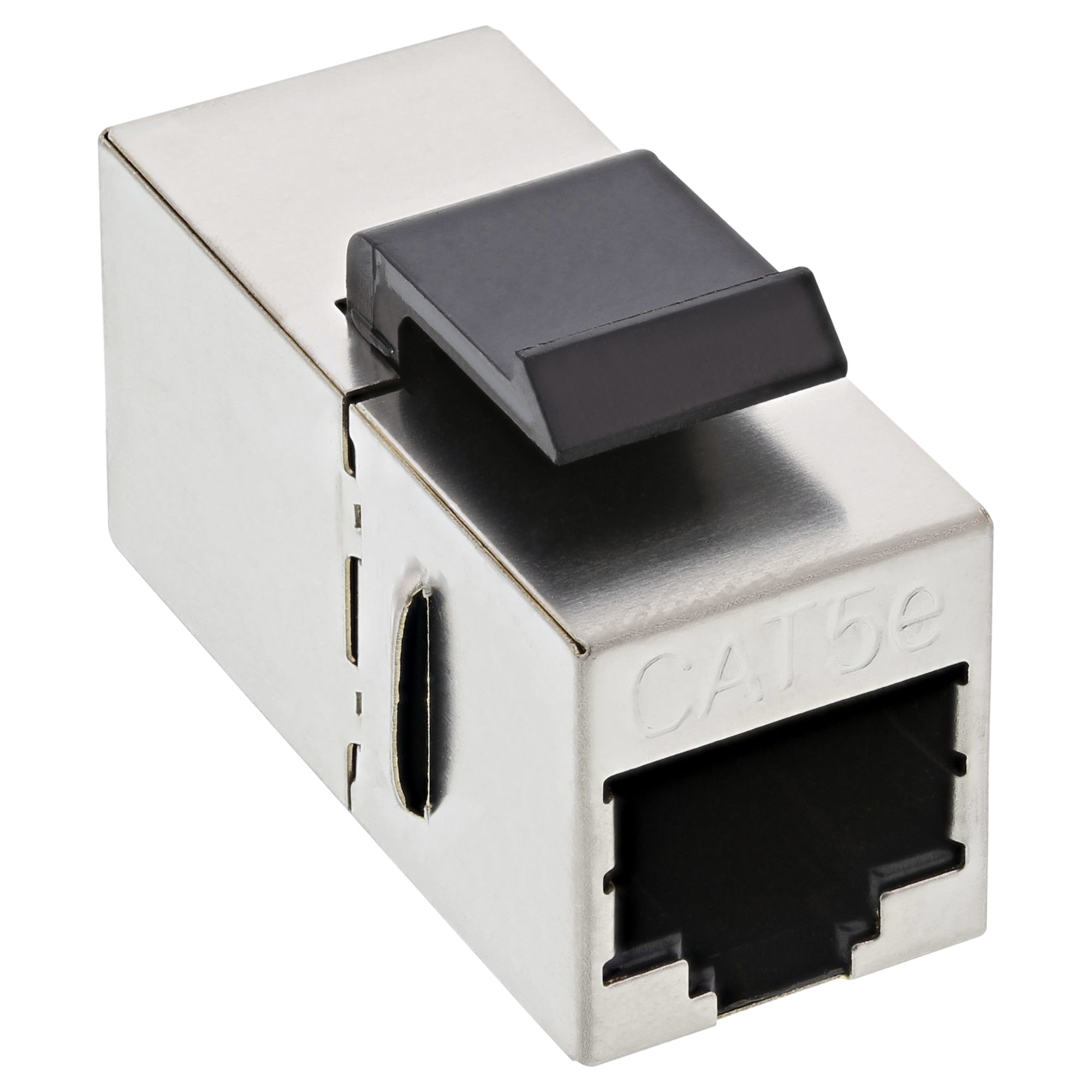Silberner CAT5e-Stecker mit schwarzer Abdeckung, Nahaufnahme auf weißem Hintergrund.