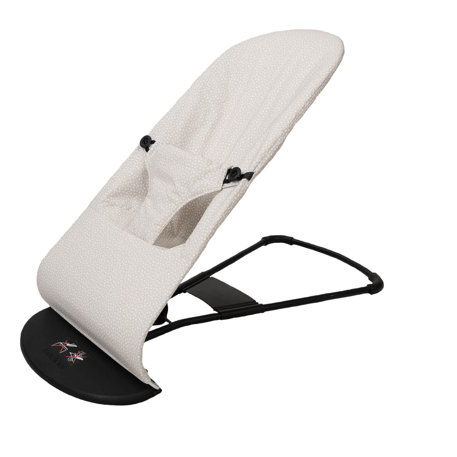 Silla balancín para bebé, tela blanca con lunares. Marco y base negros, fondo blanco.