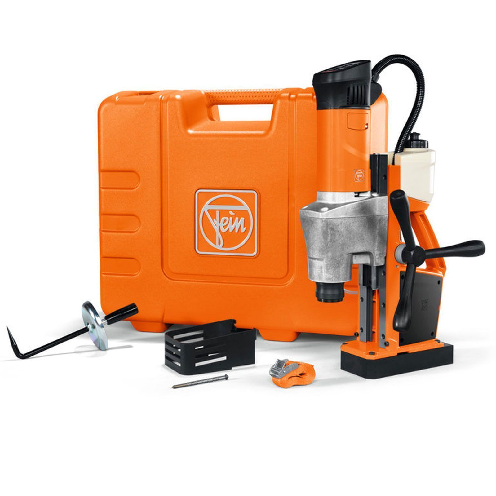 Orange Bohrmaschine mit Werkzeugkasten und anderen Werkzeugen.