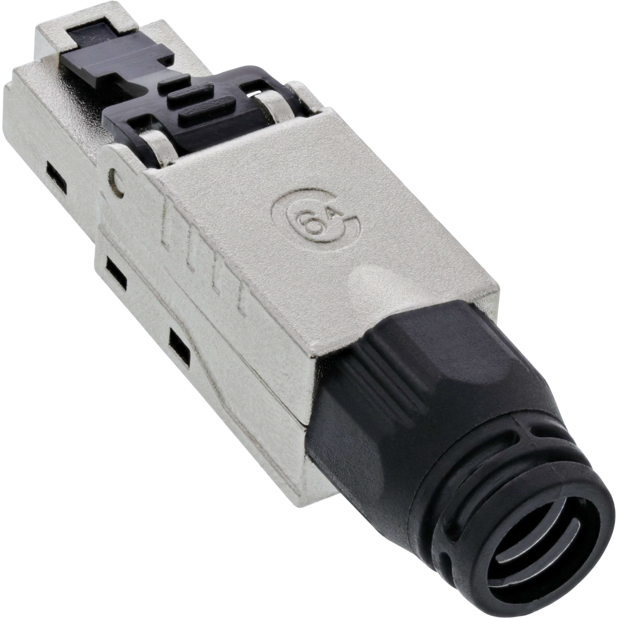 Ein metallischer RJ45-Stecker mit schwarzem Kunststoff und dem 8A-Symbol.