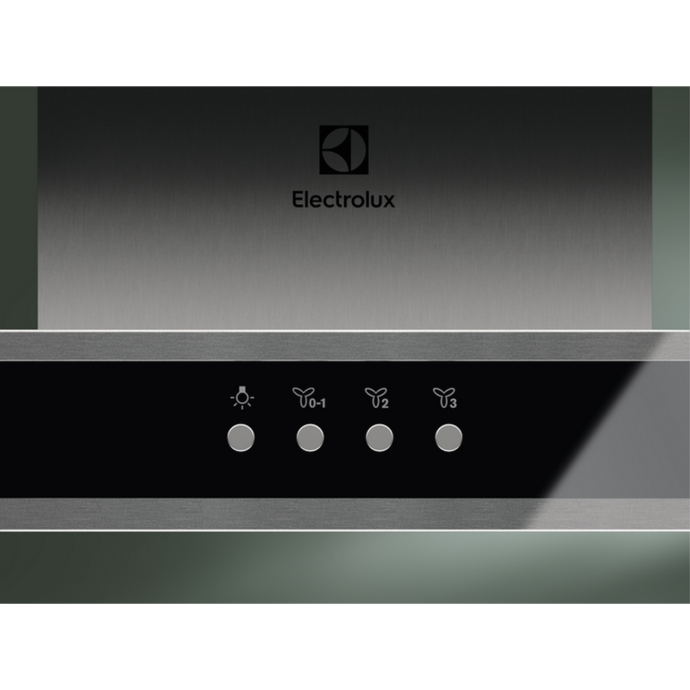 Primo piano dei comandi della cappa Electrolux. Pulsanti e logo visibili.