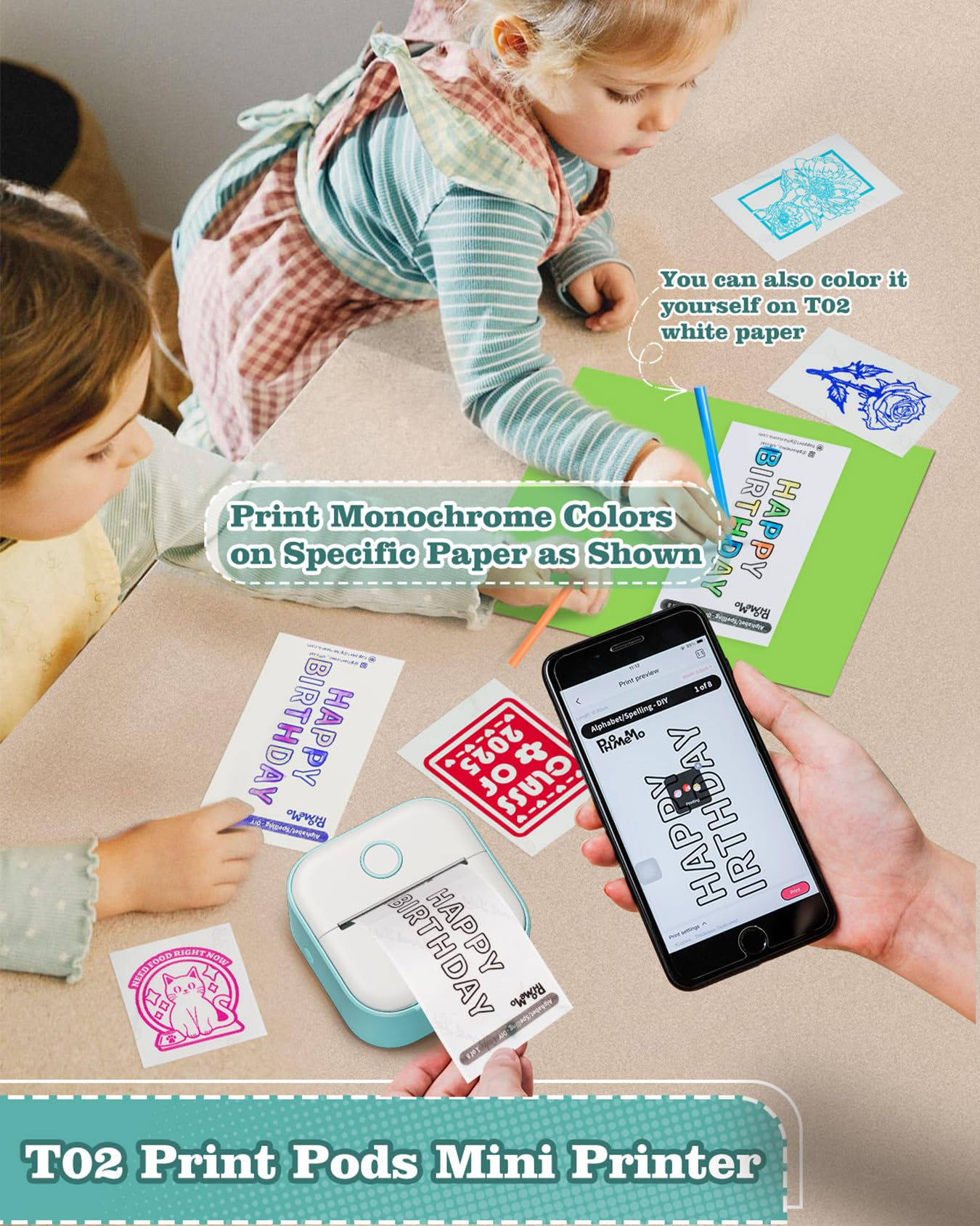 Zwei Kinder benutzen einen Minidrucker. Drucke enthalten Geburtstags- und andere Etiketten. Ein Smartphone ist vorhanden.