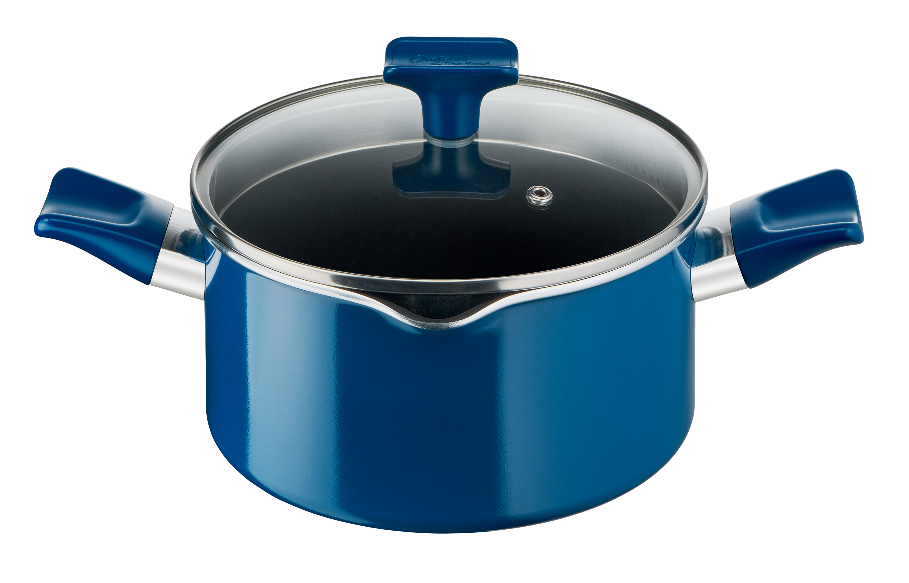 Niebieski garnek z szklaną pokrywką i niebieskimi uchwytami. Białe tło.