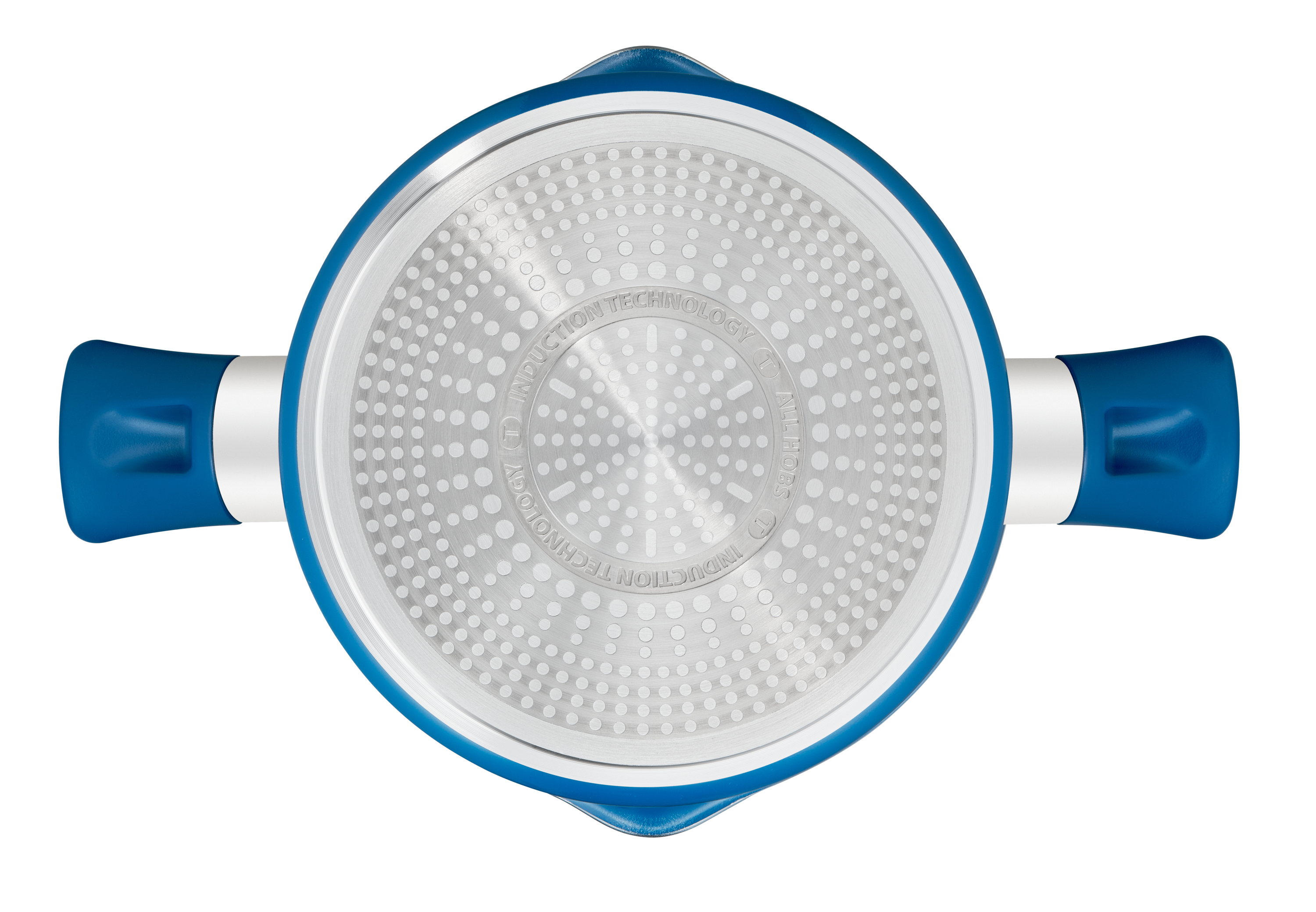 Spód niebieskiego garnka ze szczegółami technologii indukcyjnej i srebrną podstawą. Białe tło.