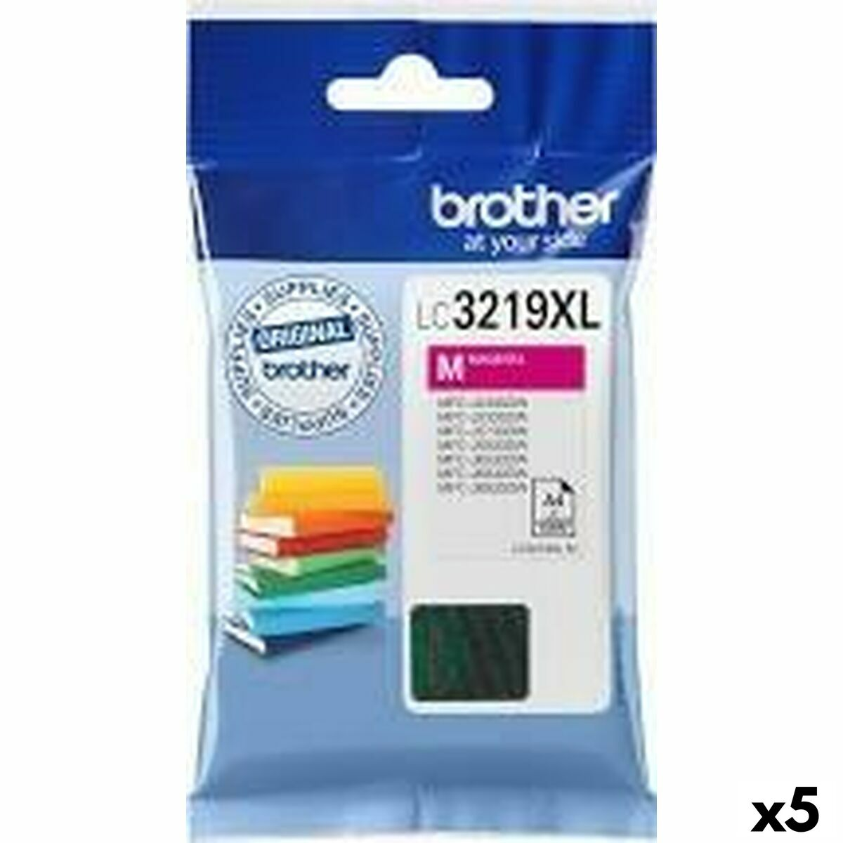 Confezione di cartucce d'inchiostro Brother LC3219XL Magenta, sigillata, su bianco. Pila di libri sullo sfondo.
