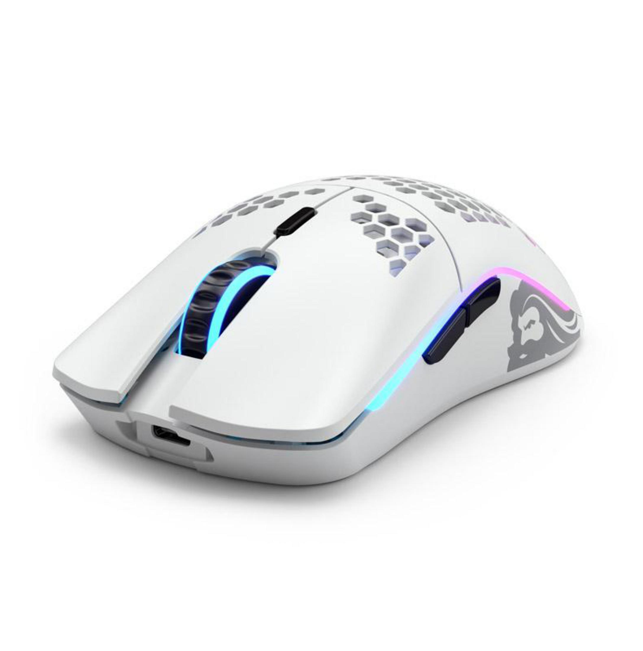 Ratón gaming blanco con diseño de panal. Tiene una rueda de desplazamiento y botones. Iluminado en azul y rosa.