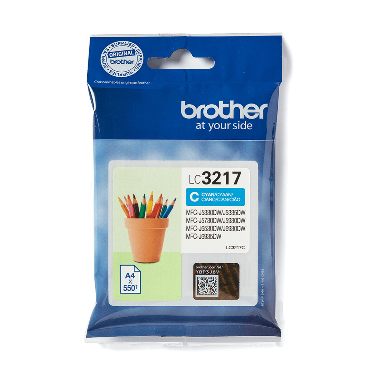 Confezione di cartucce d'inchiostro ciano Brother. Un piccolo vaso con matite colorate è sopra.