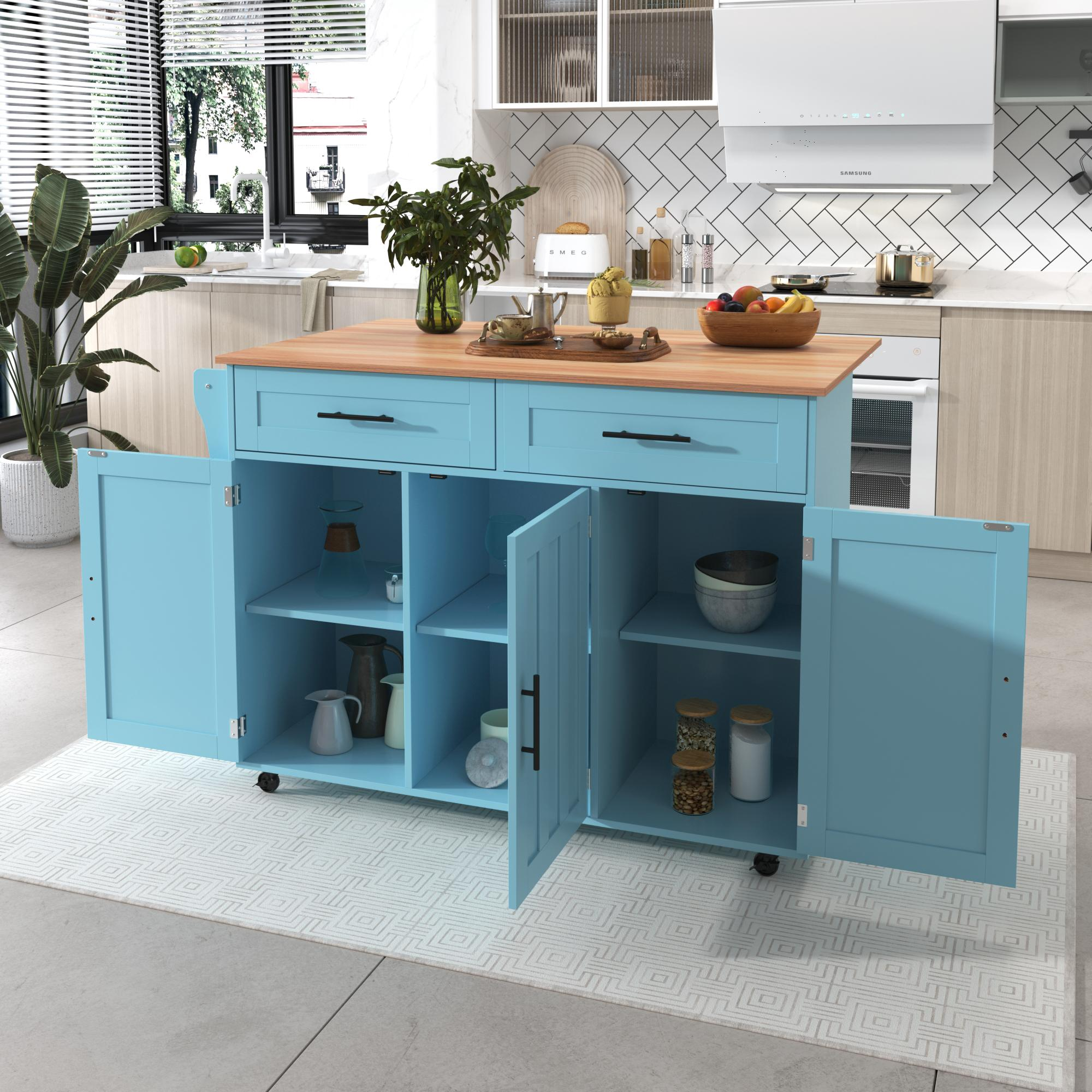 Eine hellblaue Kücheninsel mit Holzplatte, offenen Türen und ausgestellten Küchenartikeln.
