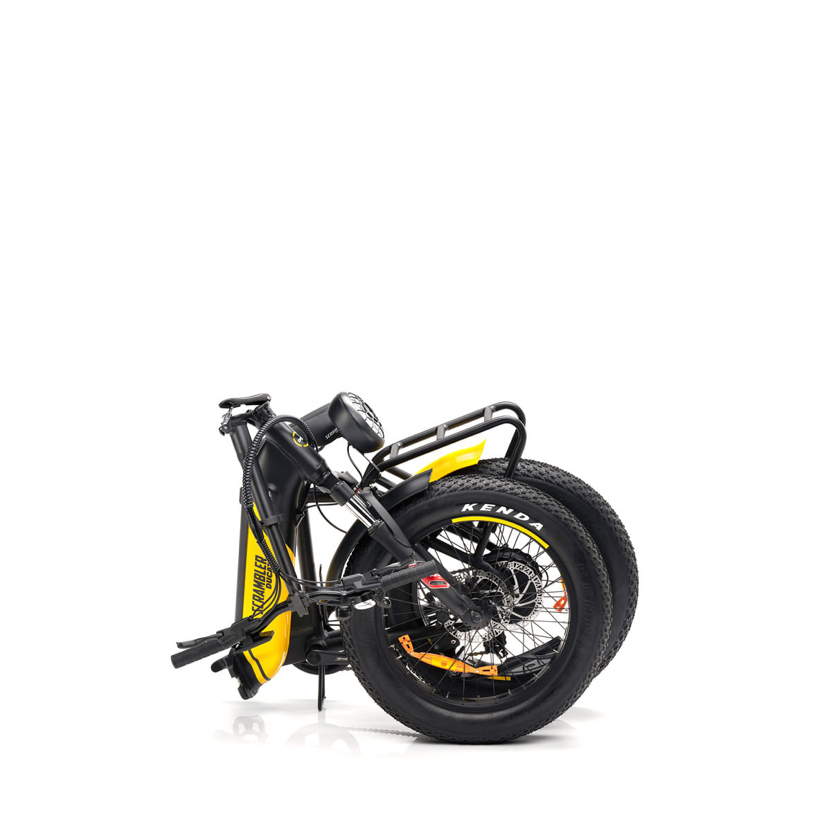Złożony czarno-żółty rower elektryczny z oponami Kenda, na białym tle.