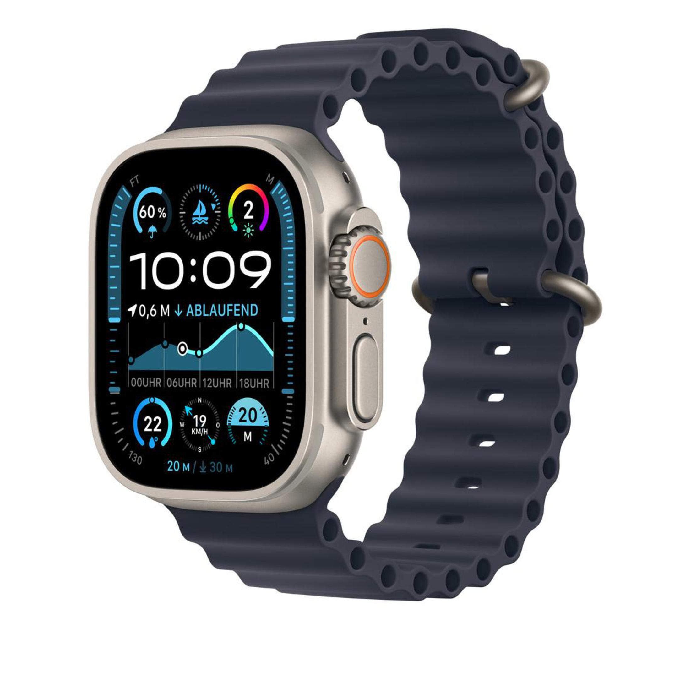 Silberne Smartwatch mit blauem Band, zeigt Zeit und Gesundheitsdaten, vor weißem Hintergrund.