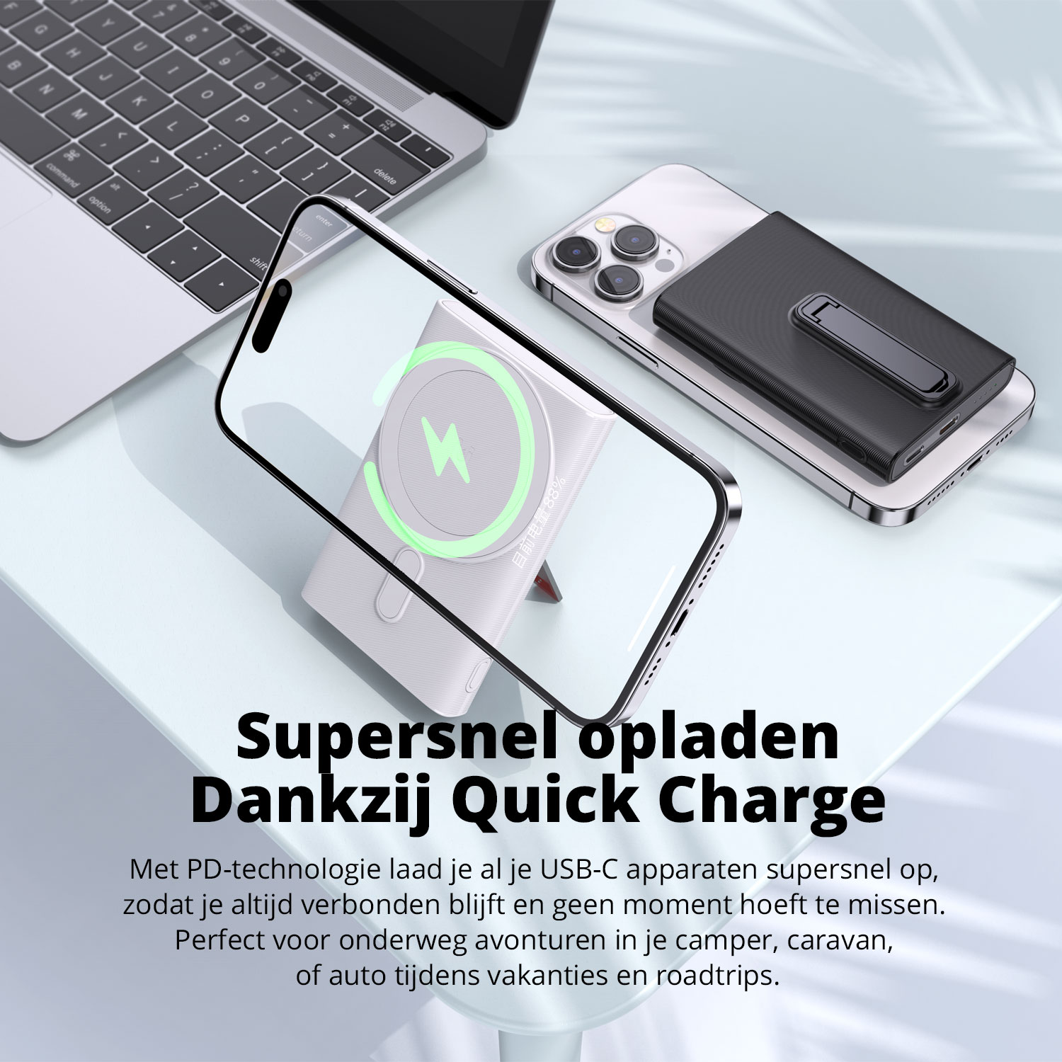 Téléphone en charge sur un bureau avec un autre téléphone. Texte: Supersnel opladen Dankzij Quick Charge.