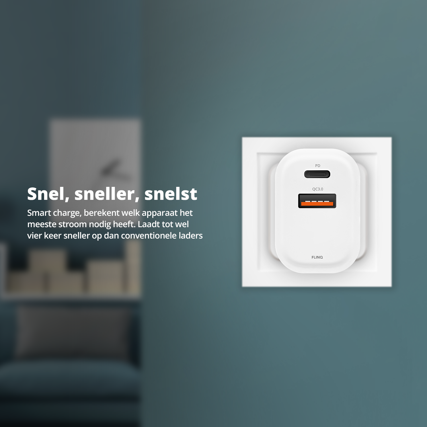 Een witte wandlader met twee poorten, PD en QC 3.0, in een teal wand.