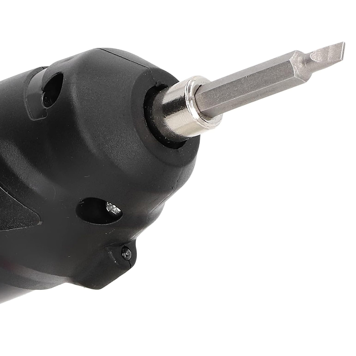 Primer plano de la cabeza de un destornillador eléctrico negro con una punta plateada adjunta.