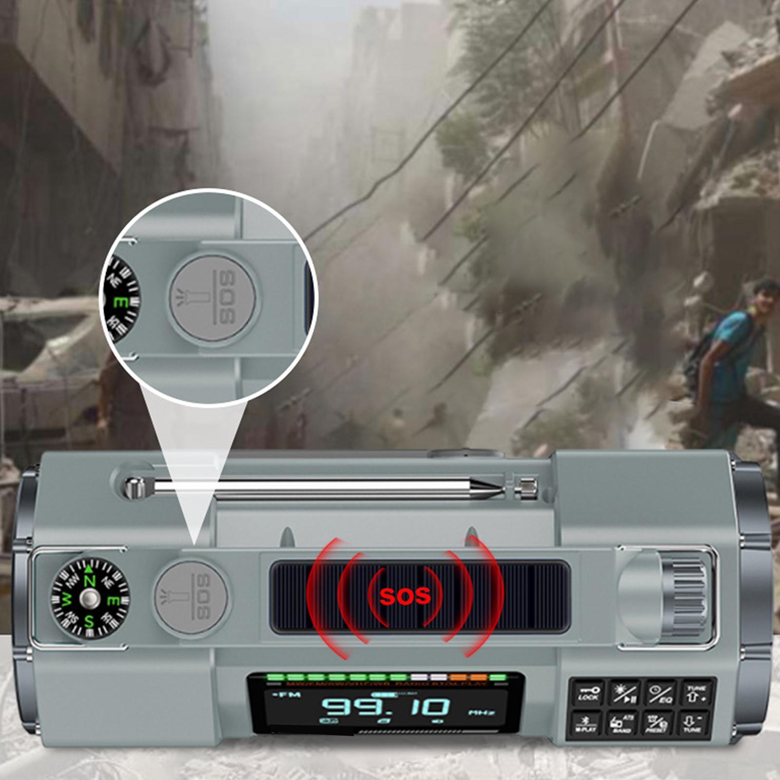 Ein graues Notfallradio mit SOS-Taste und dem Hintergrund eines beschädigten Gebäudes.