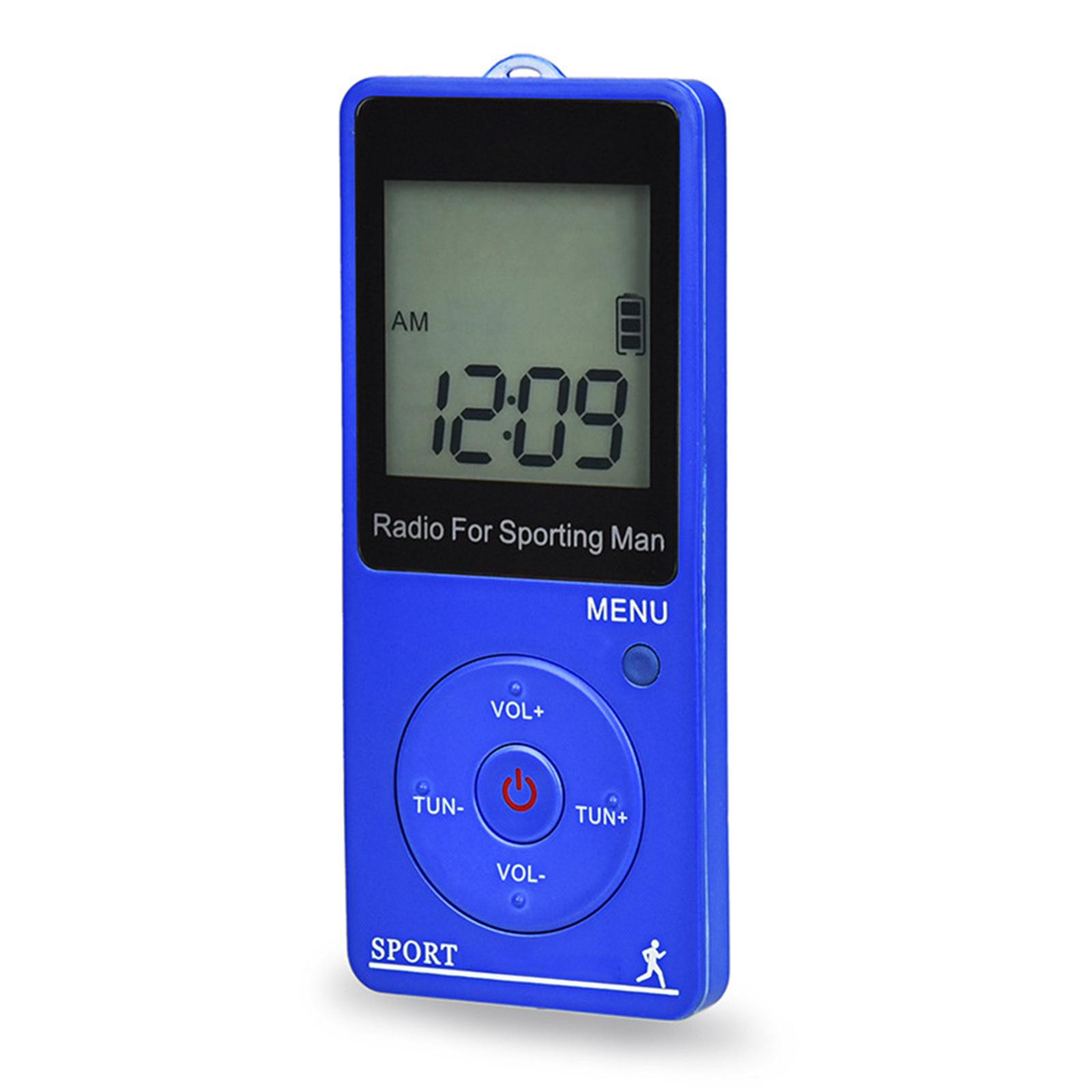 Blaues Radio mit LCD-Bildschirm, zeigt die Uhrzeit an. Tasten für Menü, Tuning und Lautstärke. Text: Radio For Sporting Man.