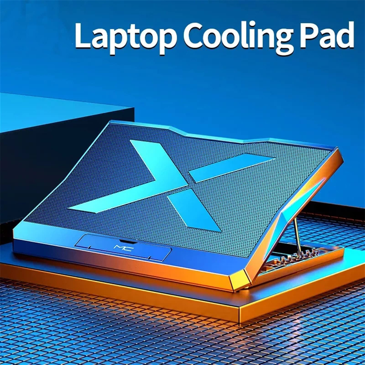 Ein Laptop-Kühlpad, blau und gold, mit einem Metallgitter und einem blauen X-Design.