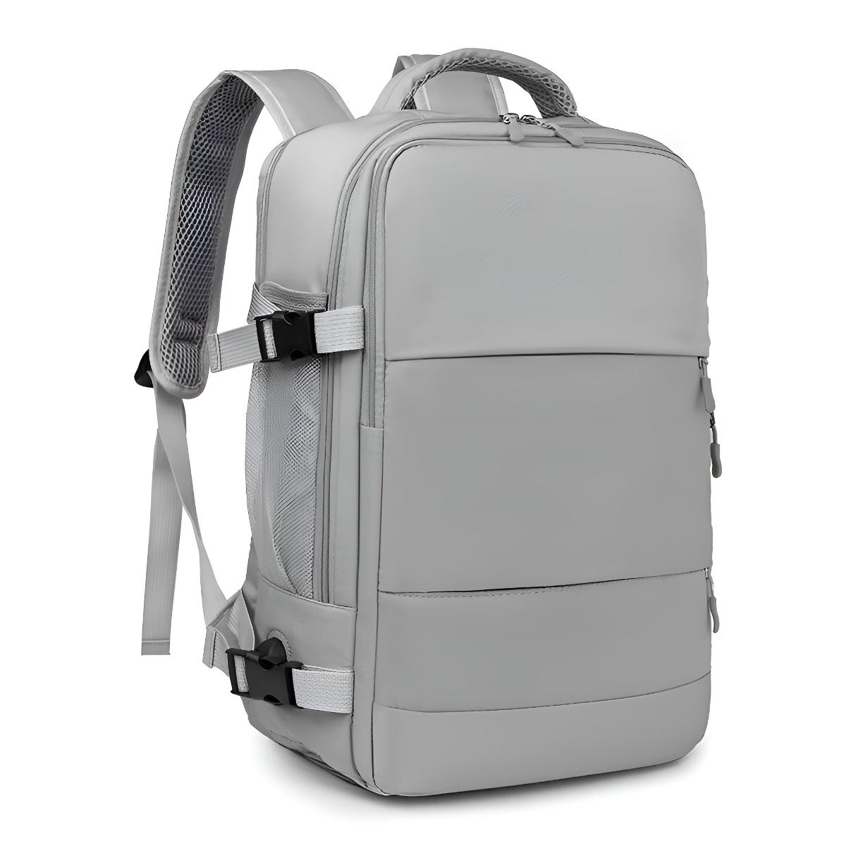 Ein grauer Rucksack mit mehreren Fächern, einem Griff und Riemen. Er befindet sich auf weißem Hintergrund.