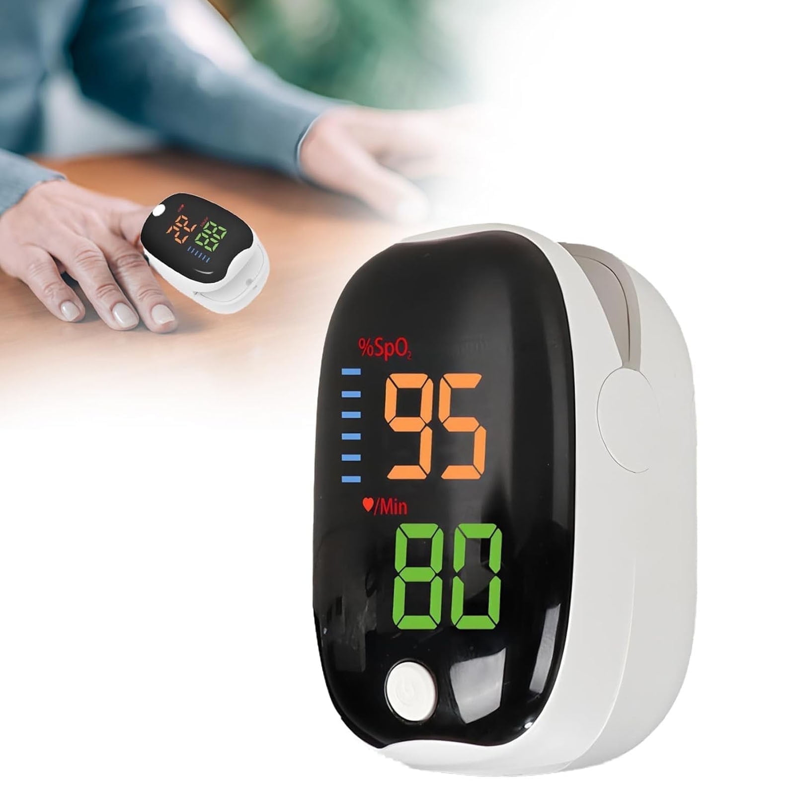 Ein Pulsoximeter an einem Finger, der Zahlen anzeigt. Das Gerät befindet sich neben einem anderen.