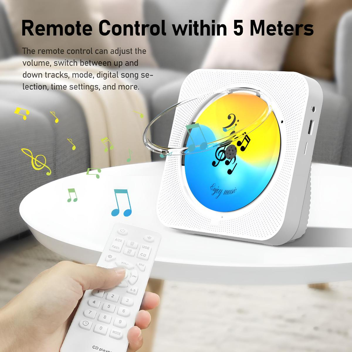 Ein weißer CD-Player, mit einer Hand, die eine Fernbedienung hält. Um den Player herum sind Noten.