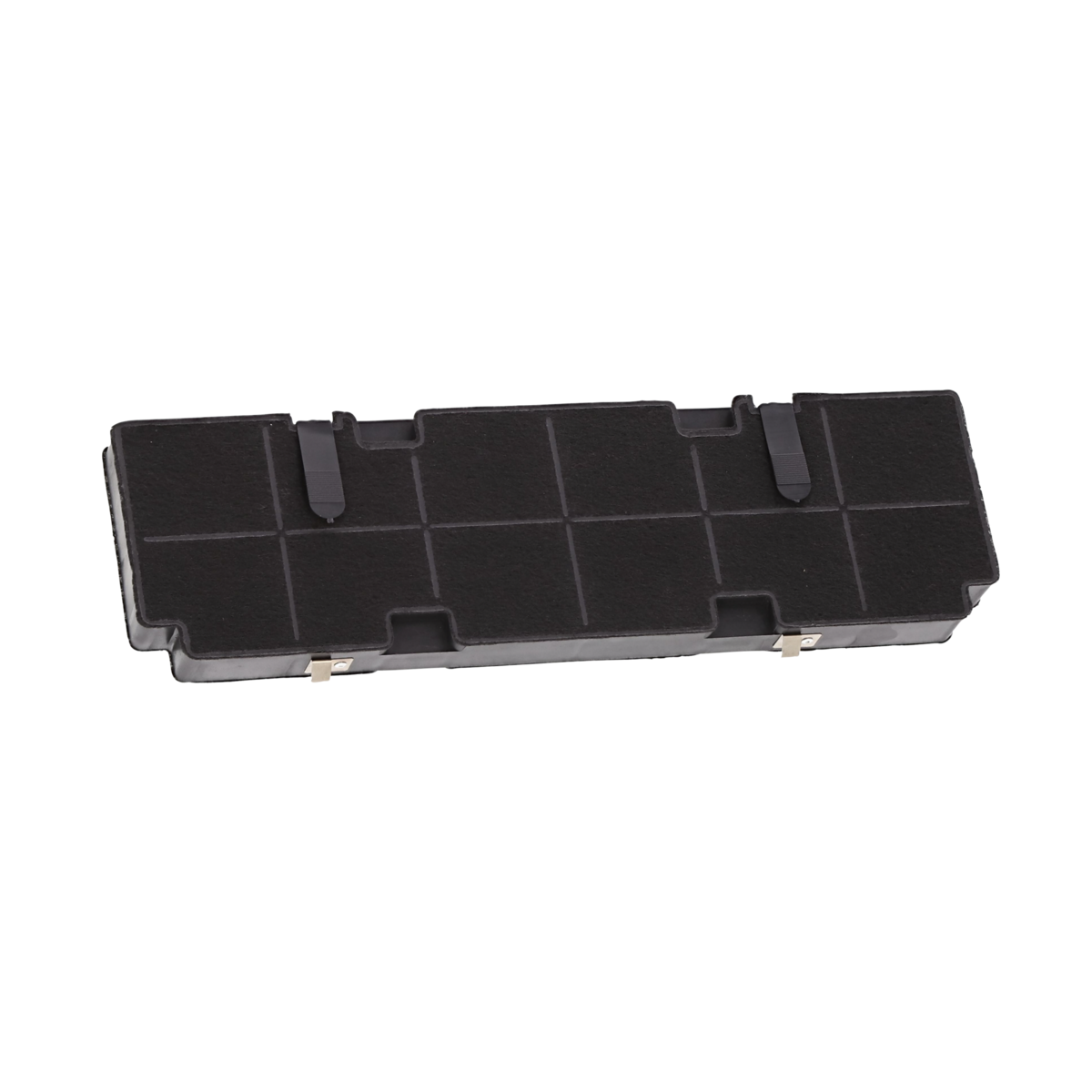 Filtro de carbón negro rectangular con clips metálicos sobre fondo negro. Textura de rejilla.