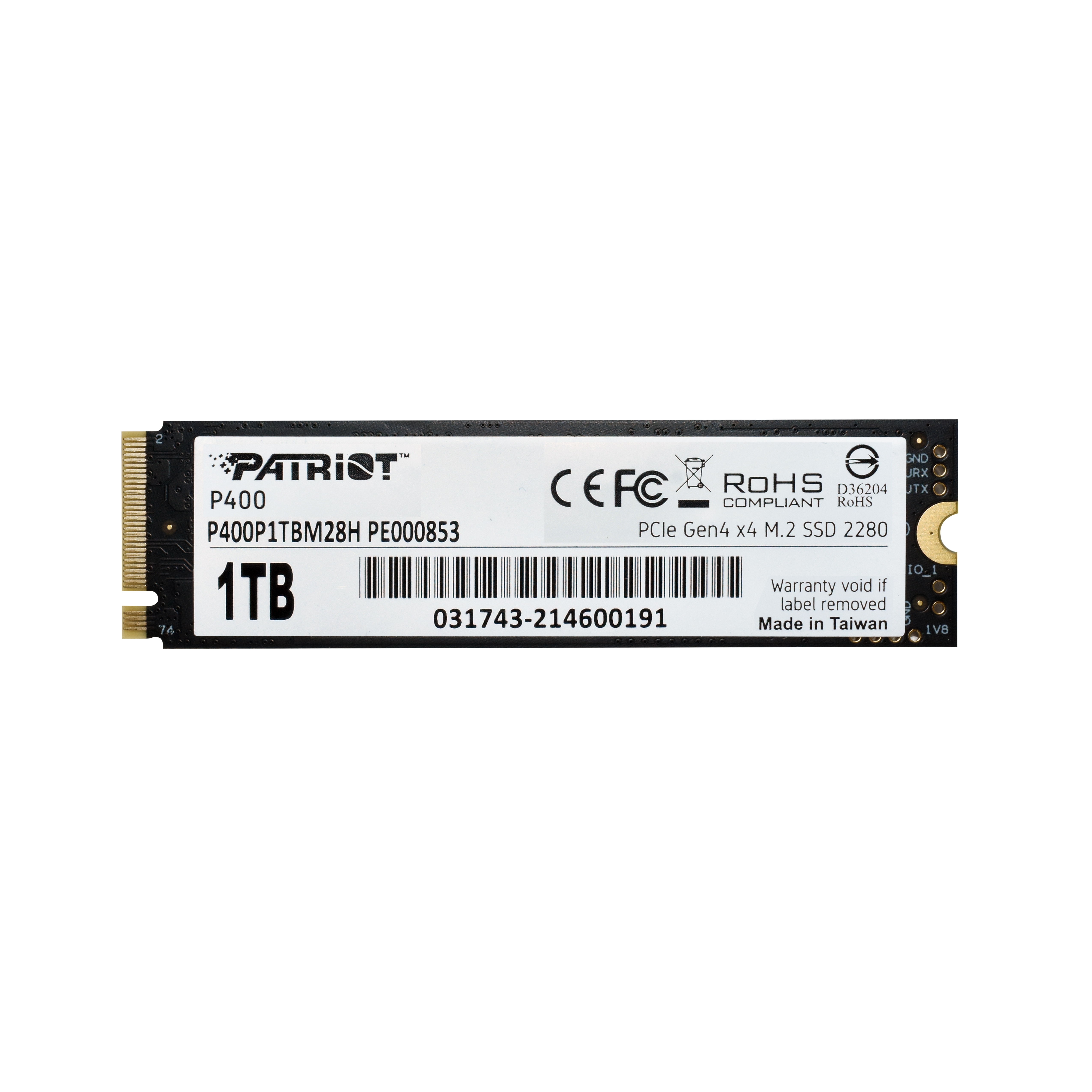 SSD nero con etichetta bianca. Il testo include 'PATRIOT P400 1TB'. Sono visibili anche i loghi RoHS e CE.