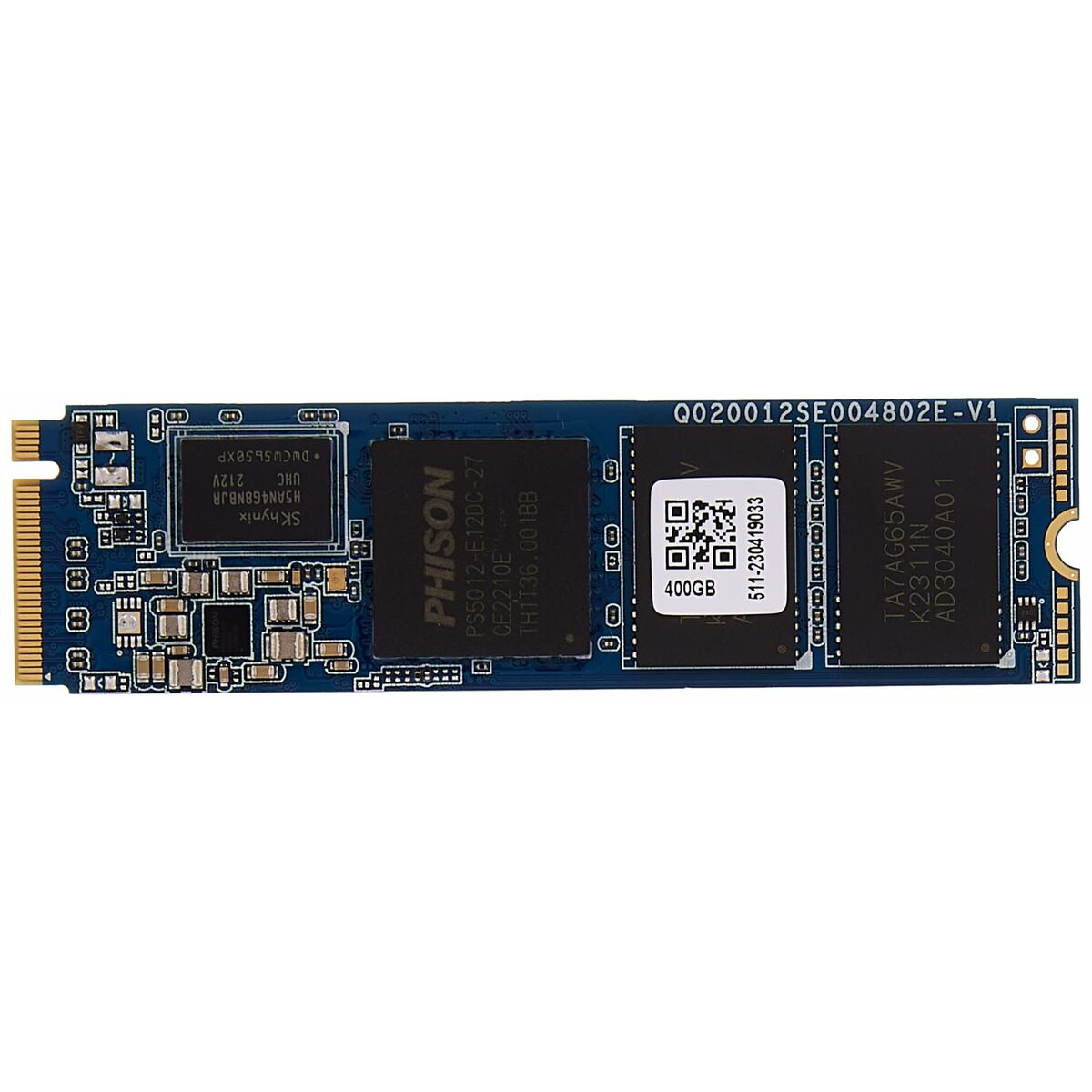 Płytka obwodu SSD. Niebieska z układami scalonymi i komponentami. Białe tło.