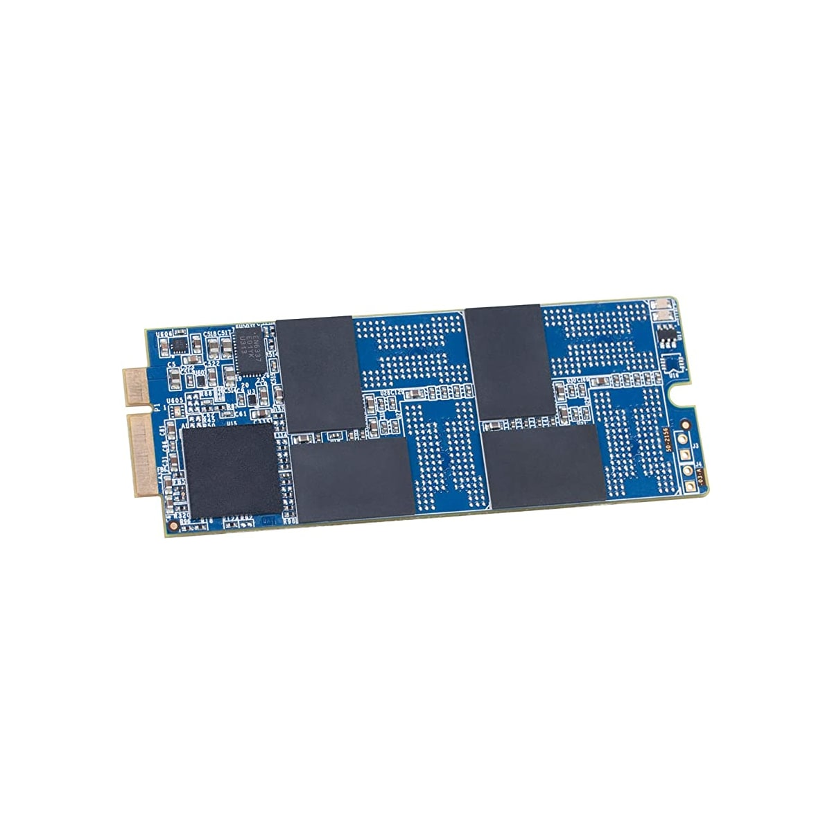 Scheda a circuito stampato SSD. Blu con chip e componenti. Sfondo bianco.