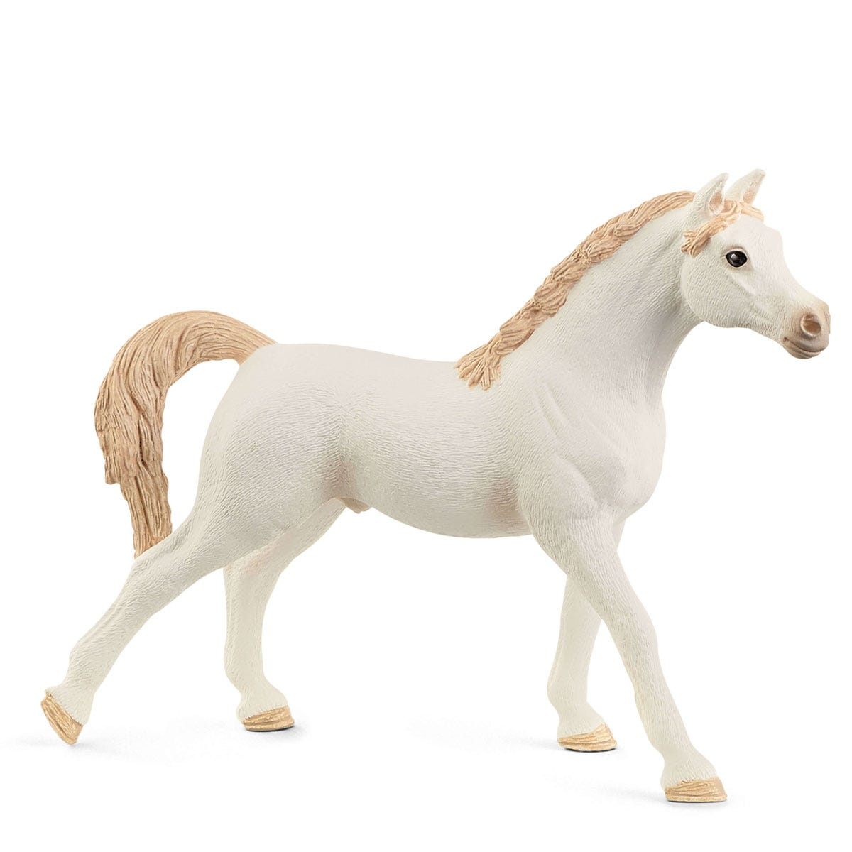 Una figura di cavallo bianco con criniera e coda marrone chiaro, in piedi su una superficie bianca su sfondo bianco.