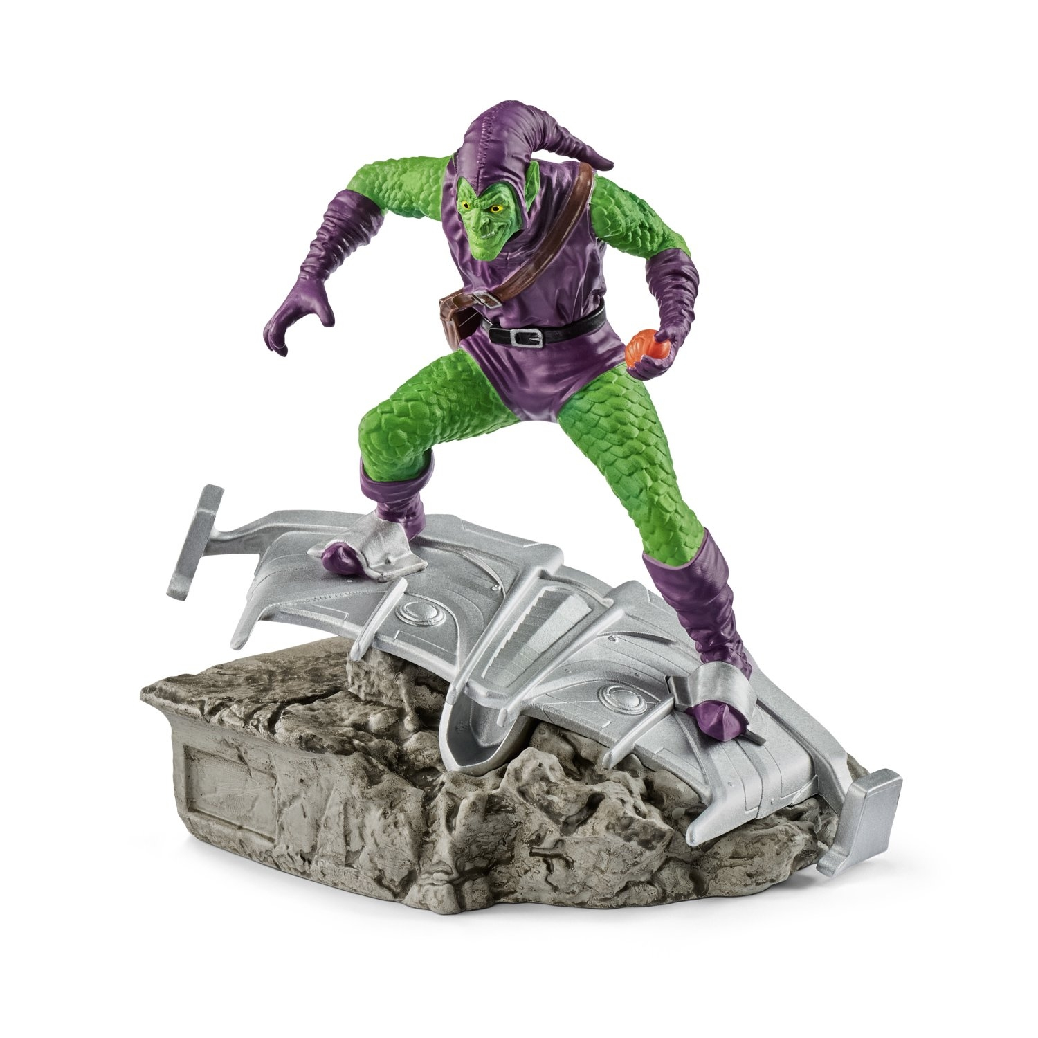 Figura di Green Goblin su un hoverboard, in piedi su una base di pietra. La figura è su sfondo bianco.