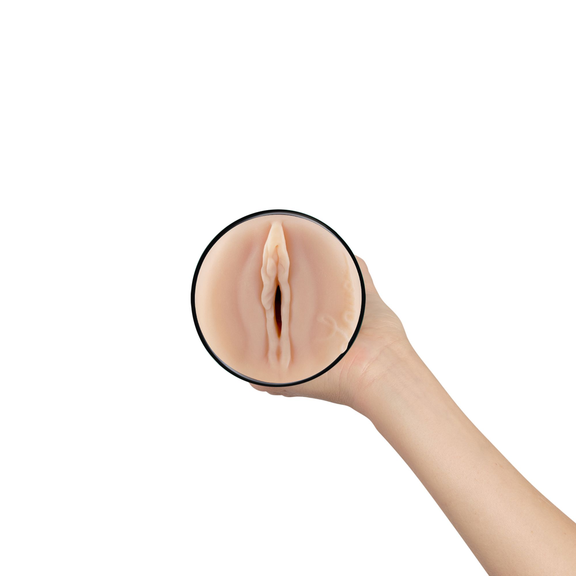 Hand hält einen schwarzen männlichen Masturbator mit hautähnlichem Innenraum. Weißer Hintergrund.