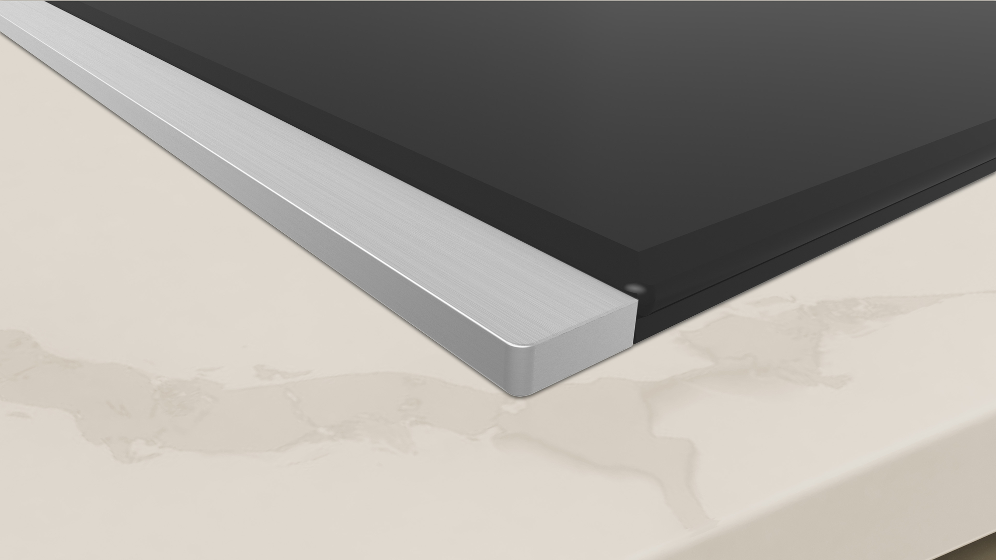 Un primo piano di un piano cottura nero con cornice in metallo argentato.