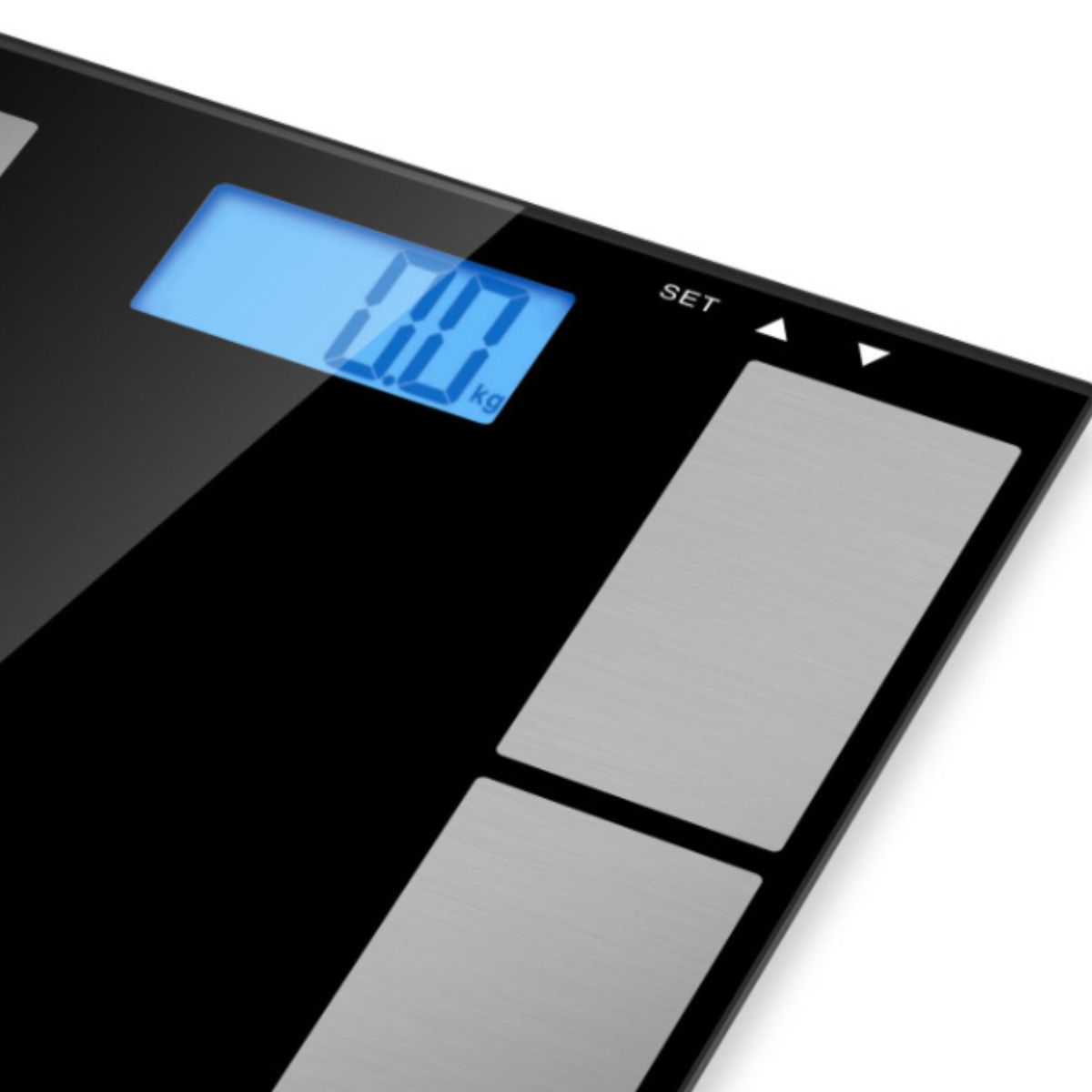 Primer plano de una báscula digital negra con una pantalla azul que muestra 0,0 kg.